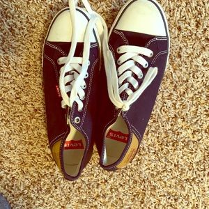 Levi’s sneakers size 7
